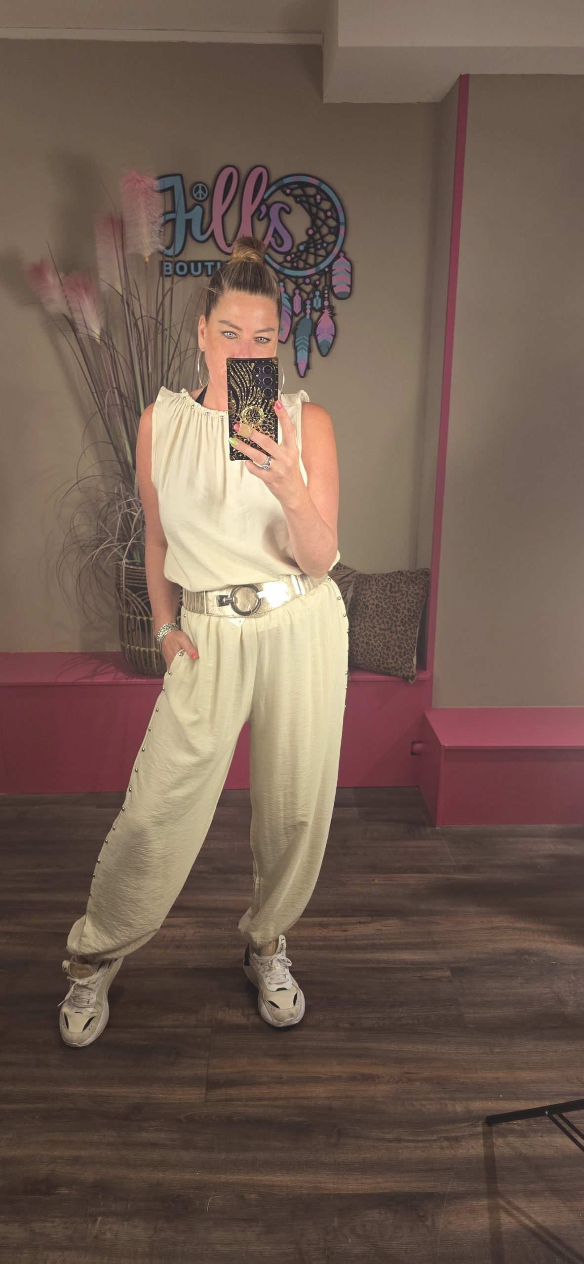 Two piece studs beige